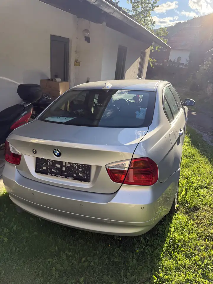 BMW 318 318d Österreich-Paket — photo 1 of 8