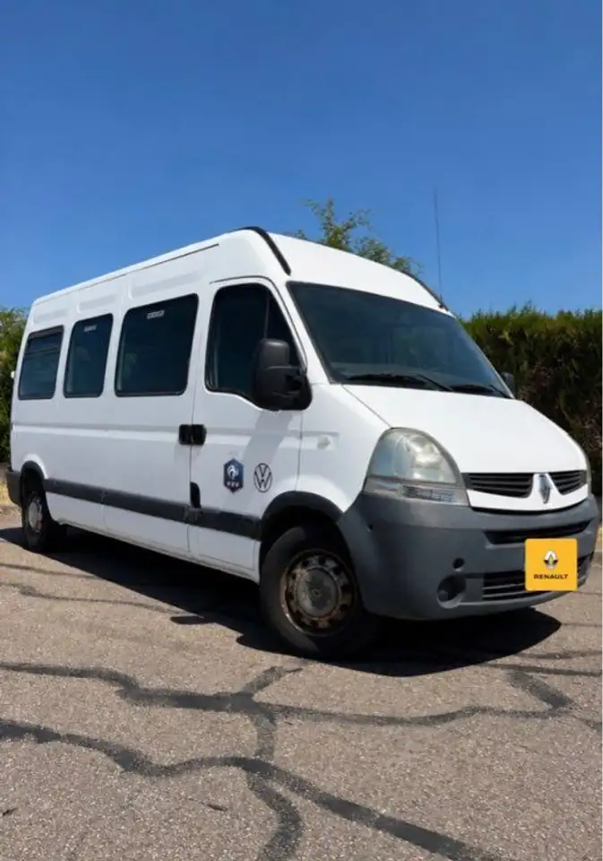 Renault Master II Phase 3 Minibus Fourgon 16places — photo 1 of 10