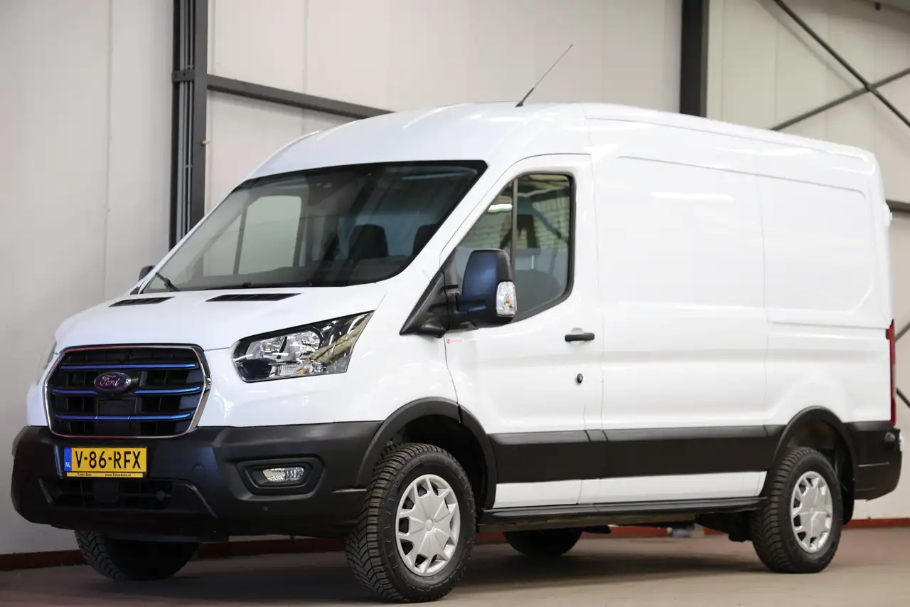 Ford E-Transit 350 L2H2 Trend 68 kWh — photo 1 of 17