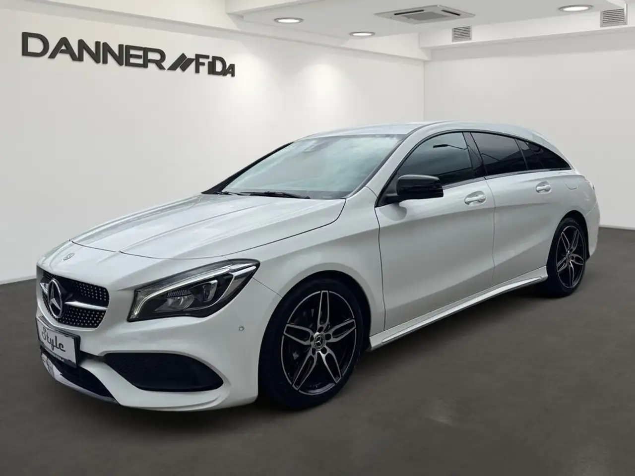 Mercedes-Benz CLA 180 1,6B *SOFORT VERFÜGBAR* — photo 1 of 25