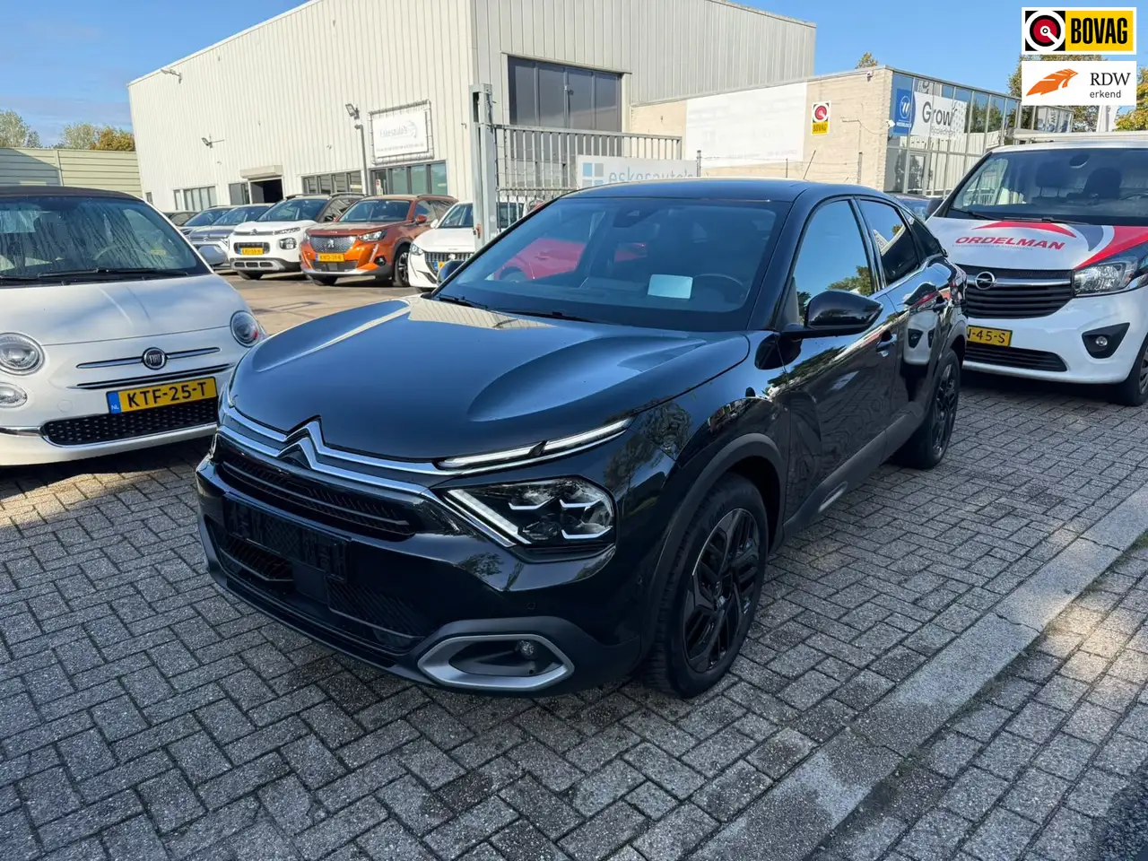 Citroen C4 1.2 PureTech Shine, Automaat, Panodak, Navi, Camer — photo 1 of 26