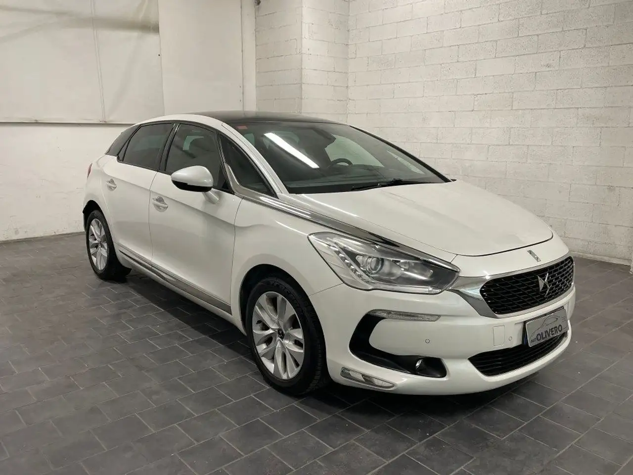 DS Automobiles DS 5 2.0 BlueHDi 180 cv EAT6 So Chic-E6 — photo 1 of 15