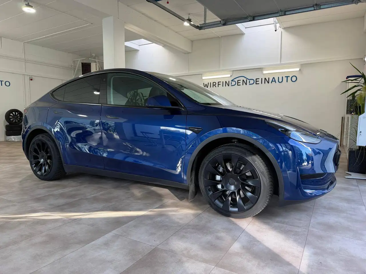 Tesla Model Y Model Y RWD*Premium*Matrix*Autopilot*AHK*20 Zoll — photo 1 of 27