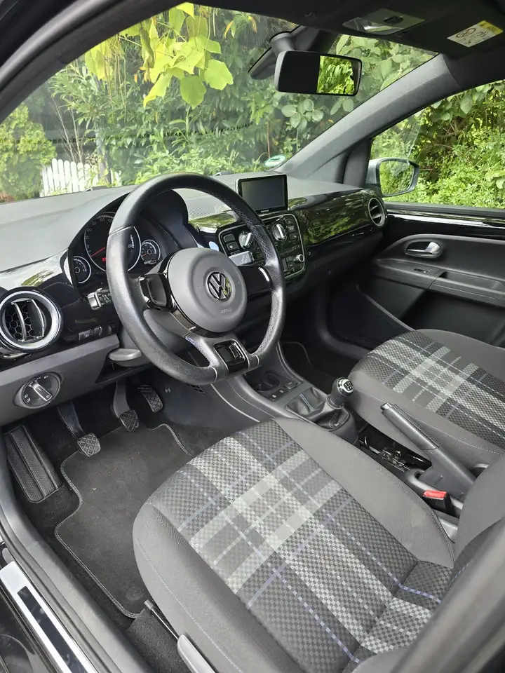 Volkswagen up! move — photo 1 of 20