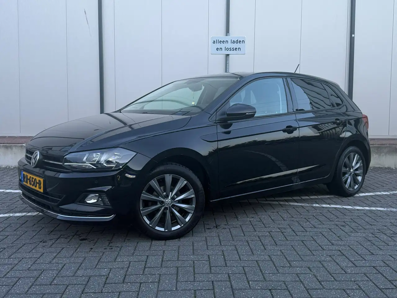 Volkswagen Polo 1.0 TSI Highline — photo 1 of 18
