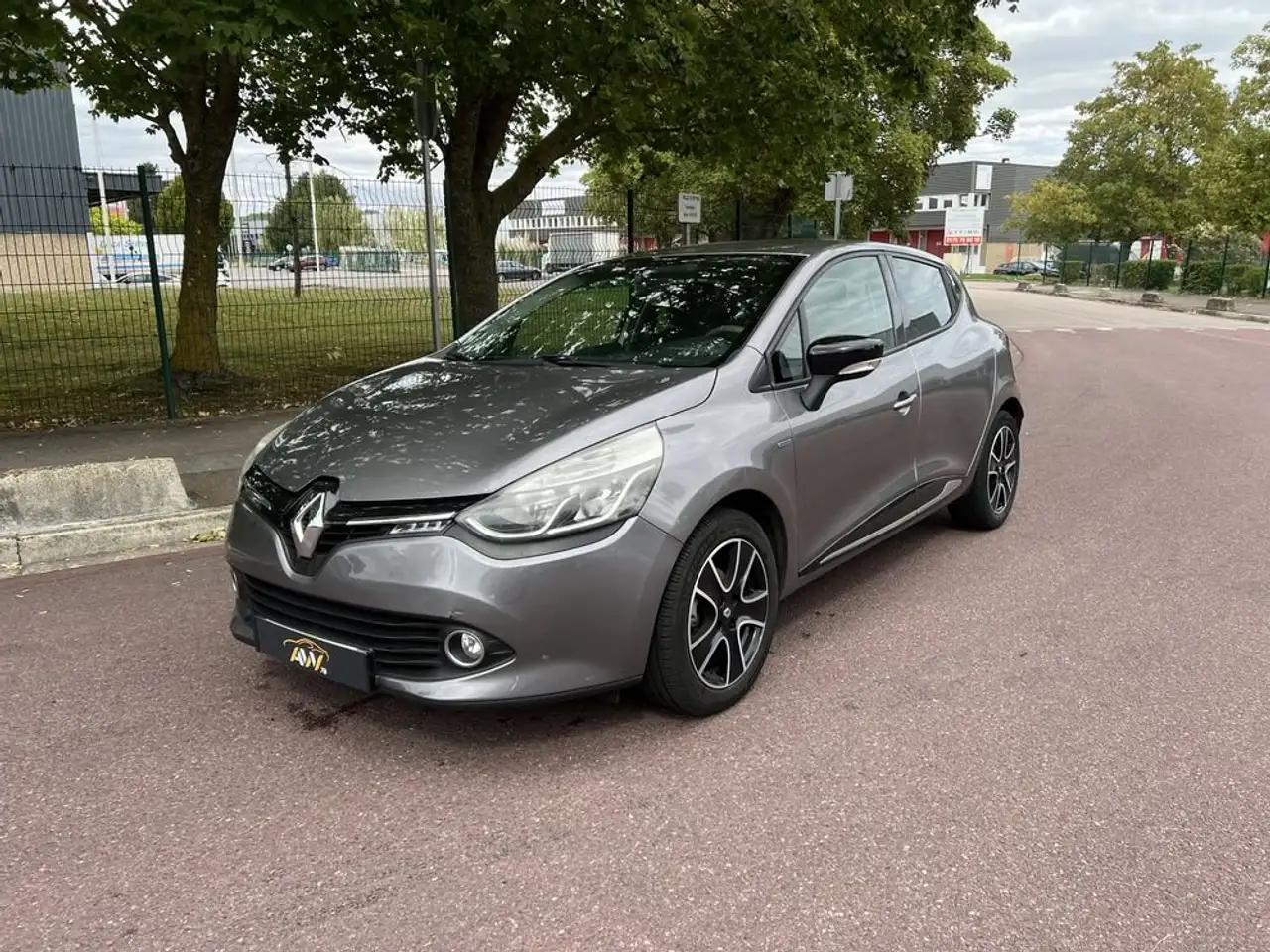 Renault Clio IV — photo 1 of 6