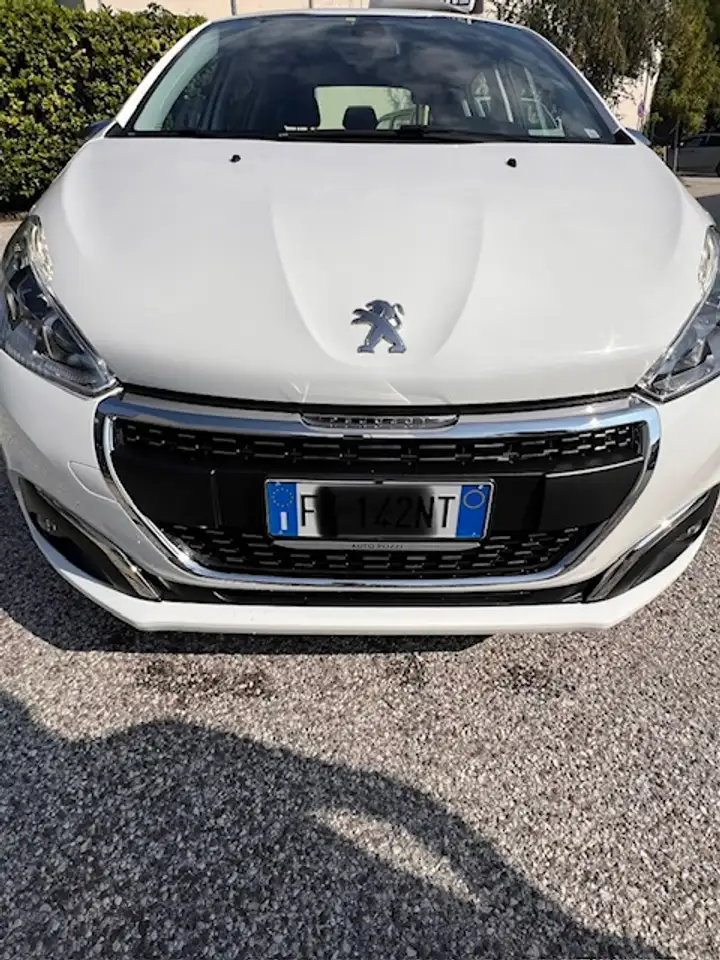 Peugeot 208 208 I 2015 5p 1.2 puretech t Allure s — photo 1 of 15