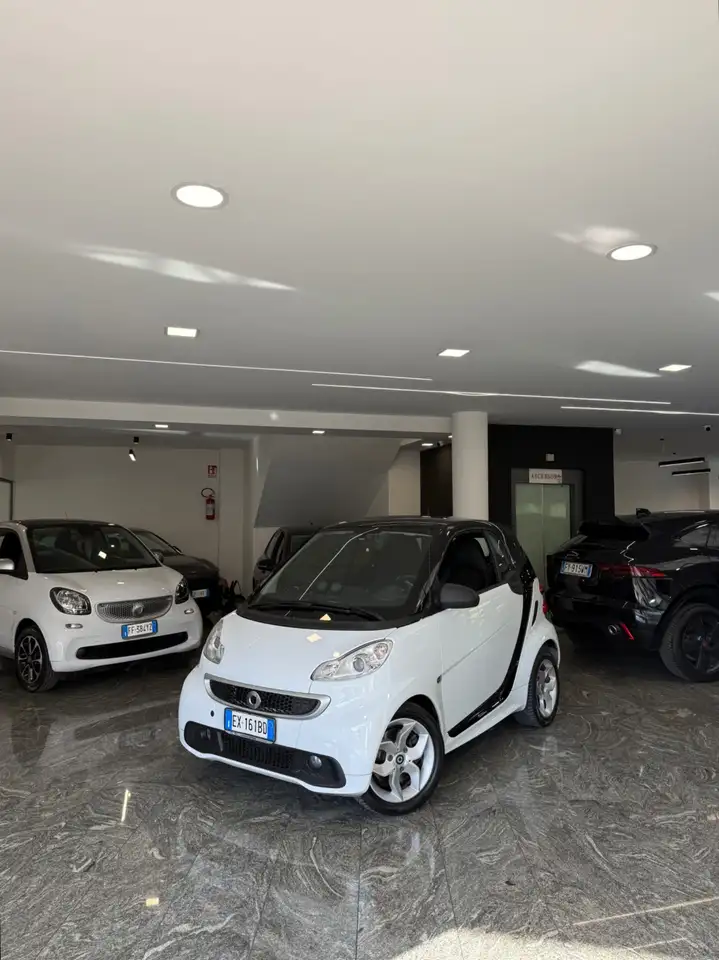 smart forTwo fortwo 1000 52 kW MHD coupé pure — photo 1 of 14