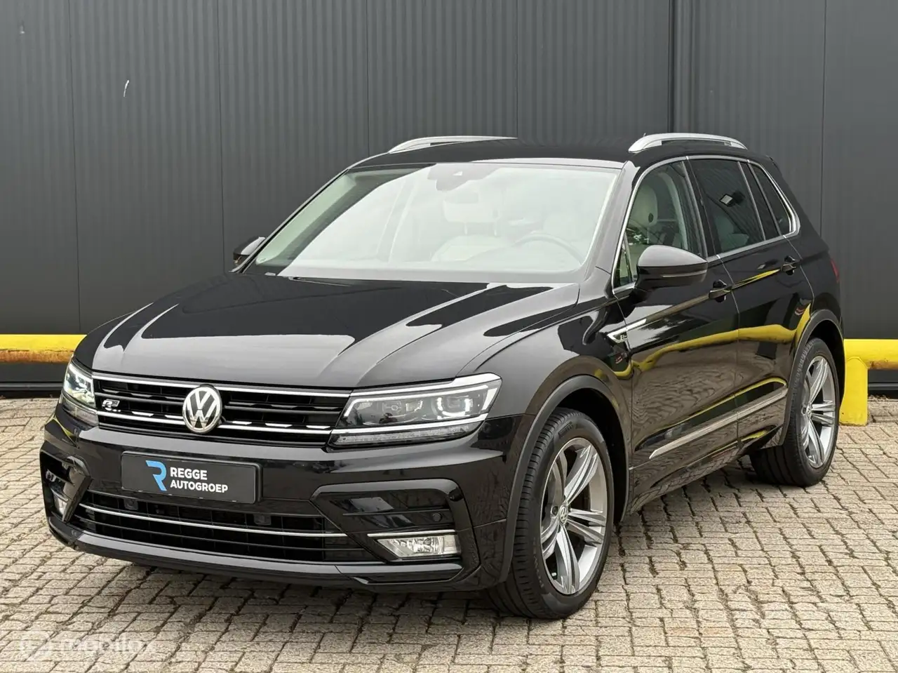 Volkswagen Tiguan 1.4 TSI ACT R-Line AUTOMAAT | TREKHAAK — photo 1 of 26