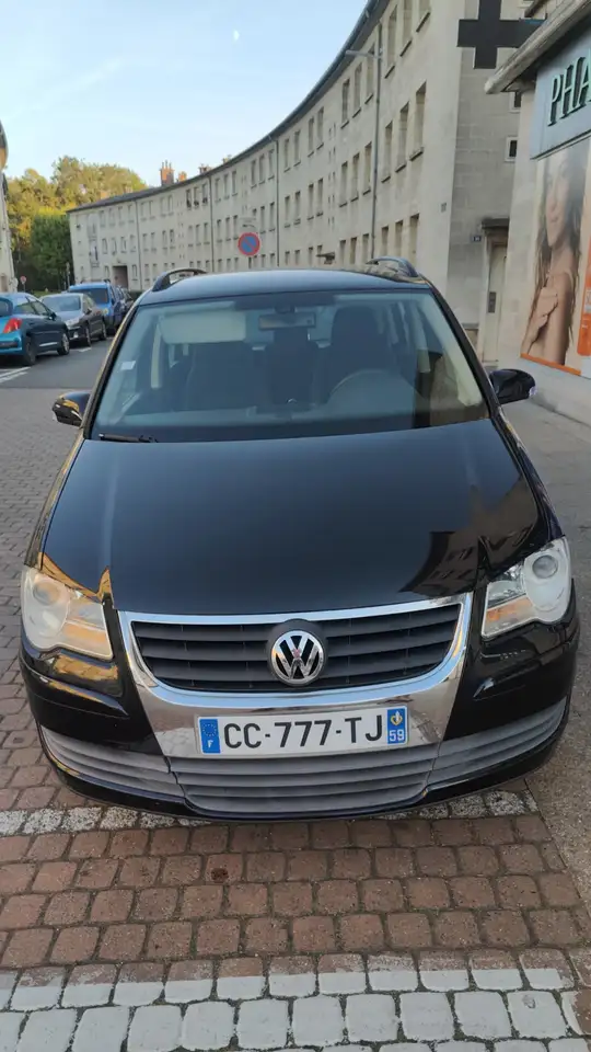 Volkswagen Touran 2.0 16S TDI 140 Confortline — photo 1 of 12