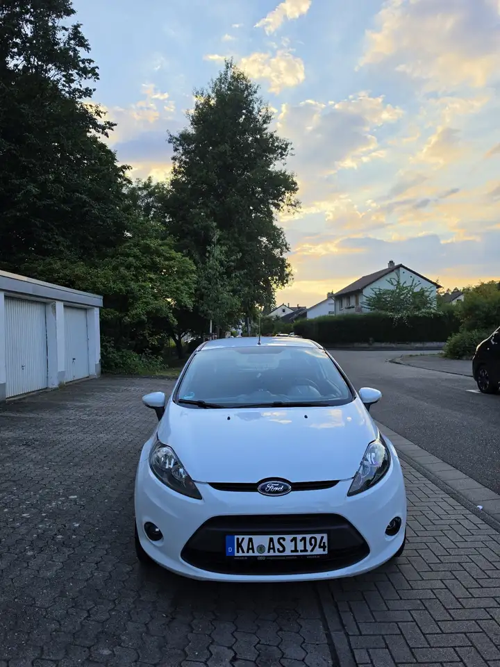 Ford Fiesta 1.6 TDCi Trend — photo 1 of 7