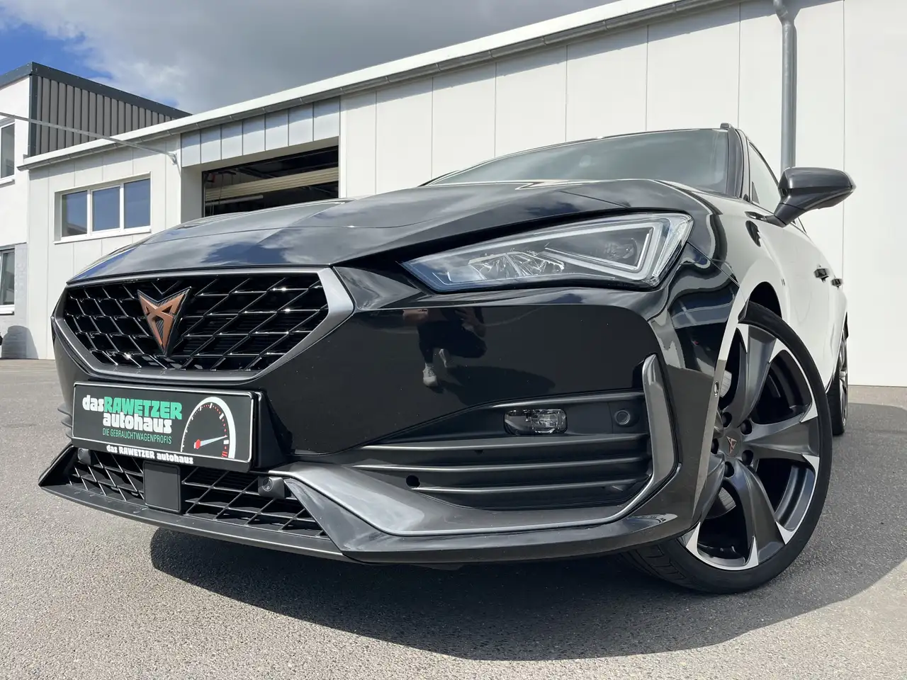 CUPRA Leon SP 2.0 TSI DSG 163€ m.20% Anz. Navi LED RFK SHZ — photo 1 of 31
