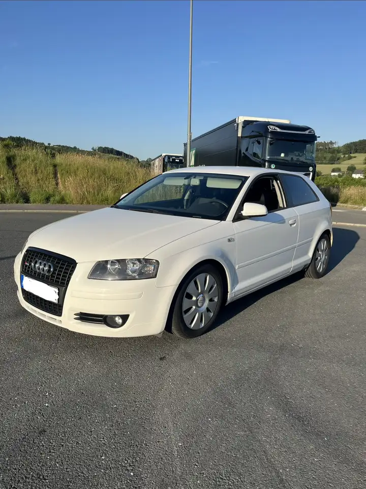 Audi A3 2.0 TDI Attraction (103kW) — photo 1 of 19