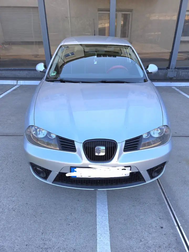 SEAT Ibiza 1.4 16V Reference — photo 1 of 6