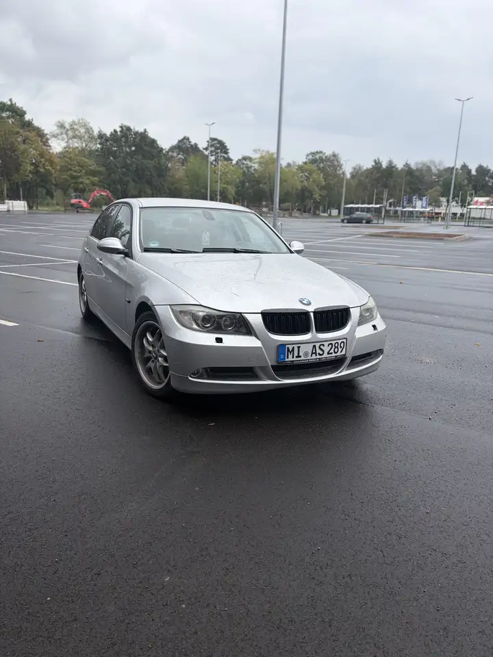 BMW 318 318i — photo 1 of 7