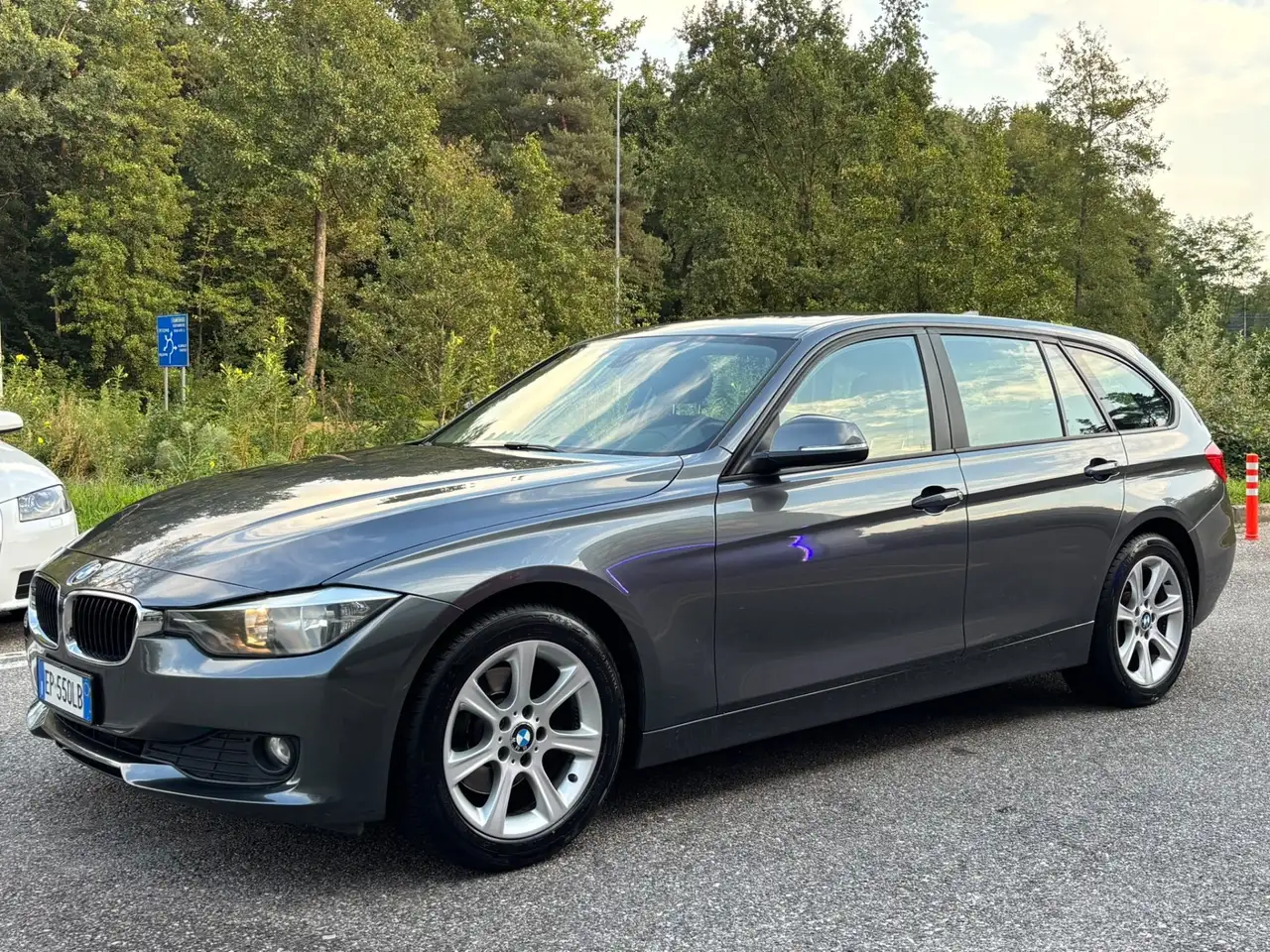 BMW 320 320d cat Touring MSport — photo 1 of 15