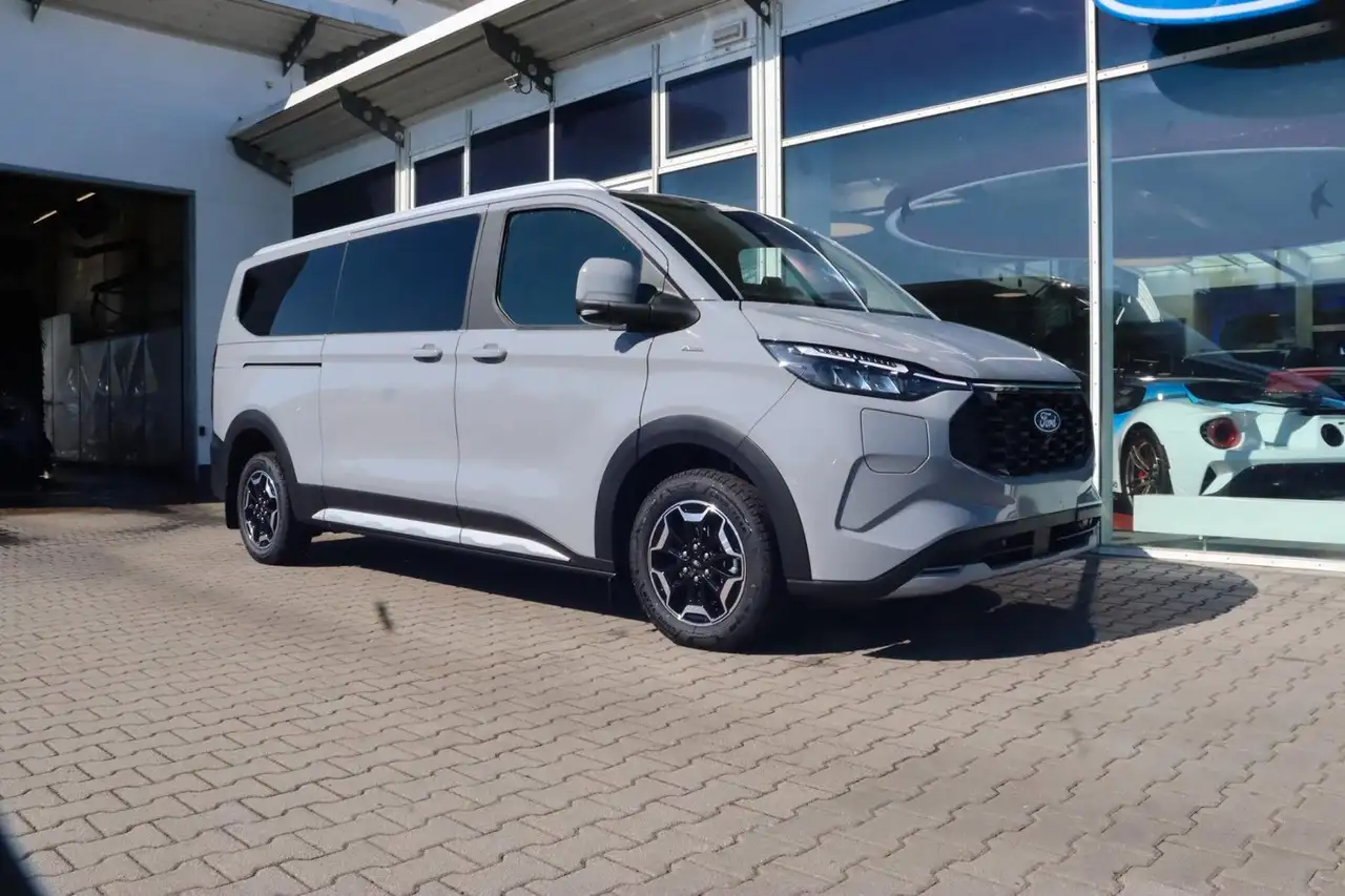 Ford Tourneo Custom Active PHEV 340/L2 PANO AHK — photo 1 of 40