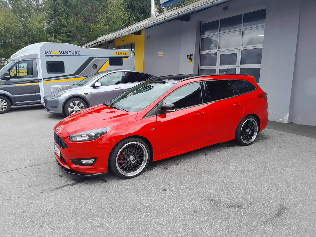 Ford Focus ST Line — photo 1 of 7