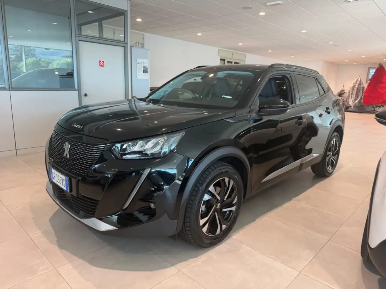 Peugeot 2008 PureTech 130 S&S EAT8 Allure Pack — photo 1 of 15