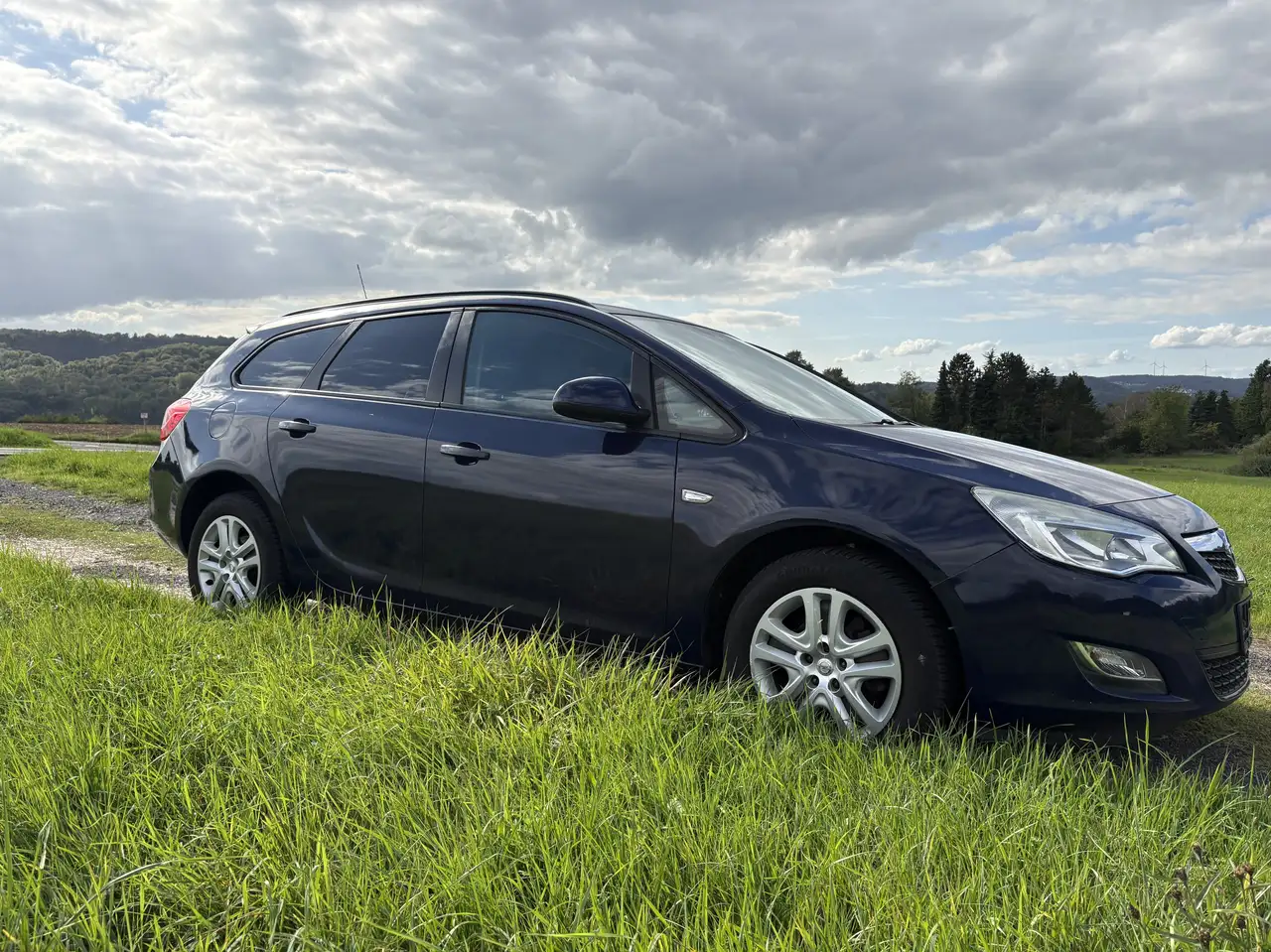 Opel Astra 1.4 Sports Tourer ecoFLEX Sport — photo 1 of 20