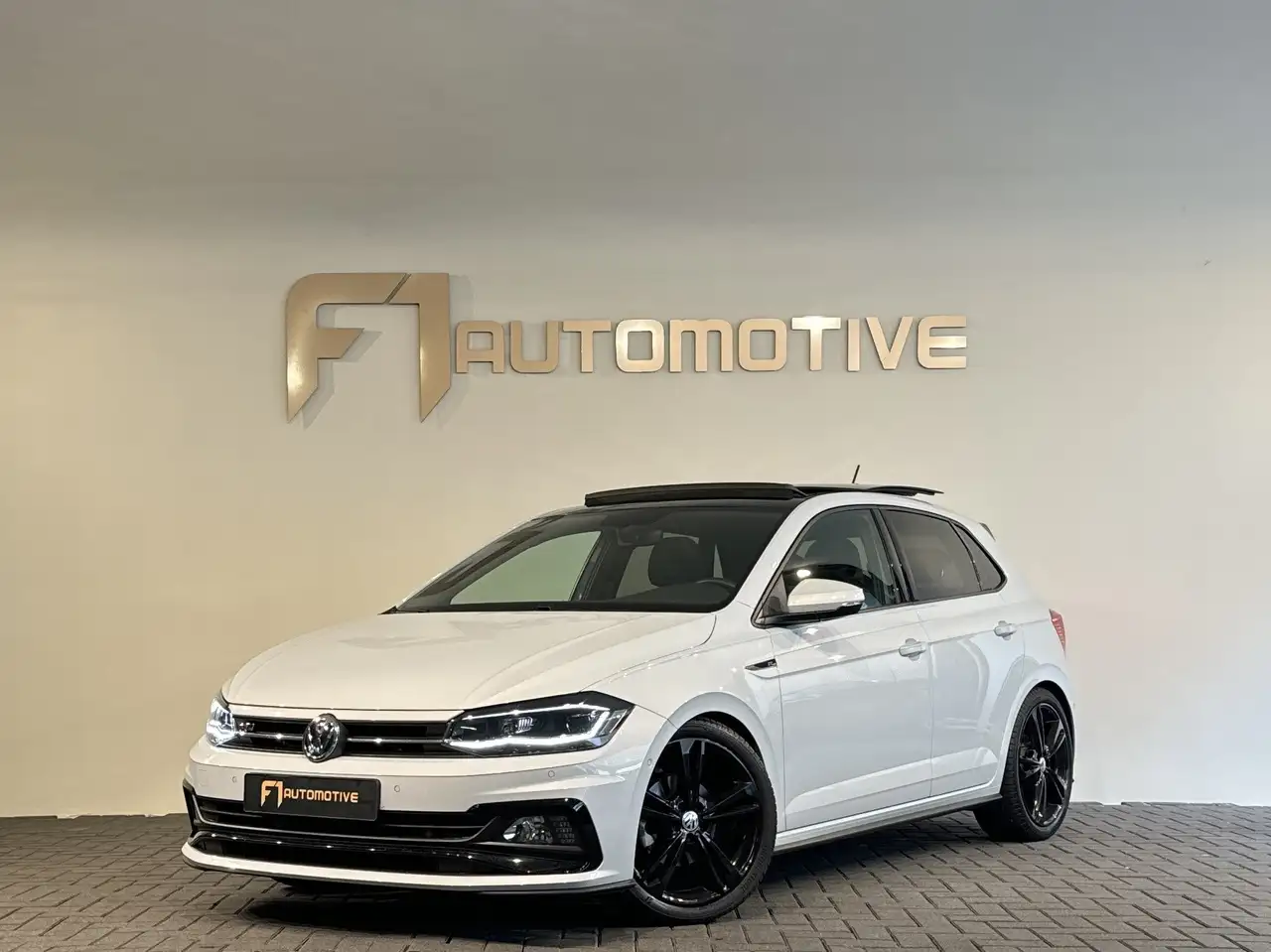 Volkswagen Polo 1.0 TSI Highline Business R Pano|Camera|ACC|DCC — photo 1 of 31