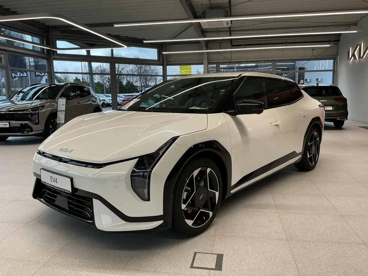 Kia EV4 FASTBACK 150 kW GT-Line P8 P9 P10 — photo 1 of 18
