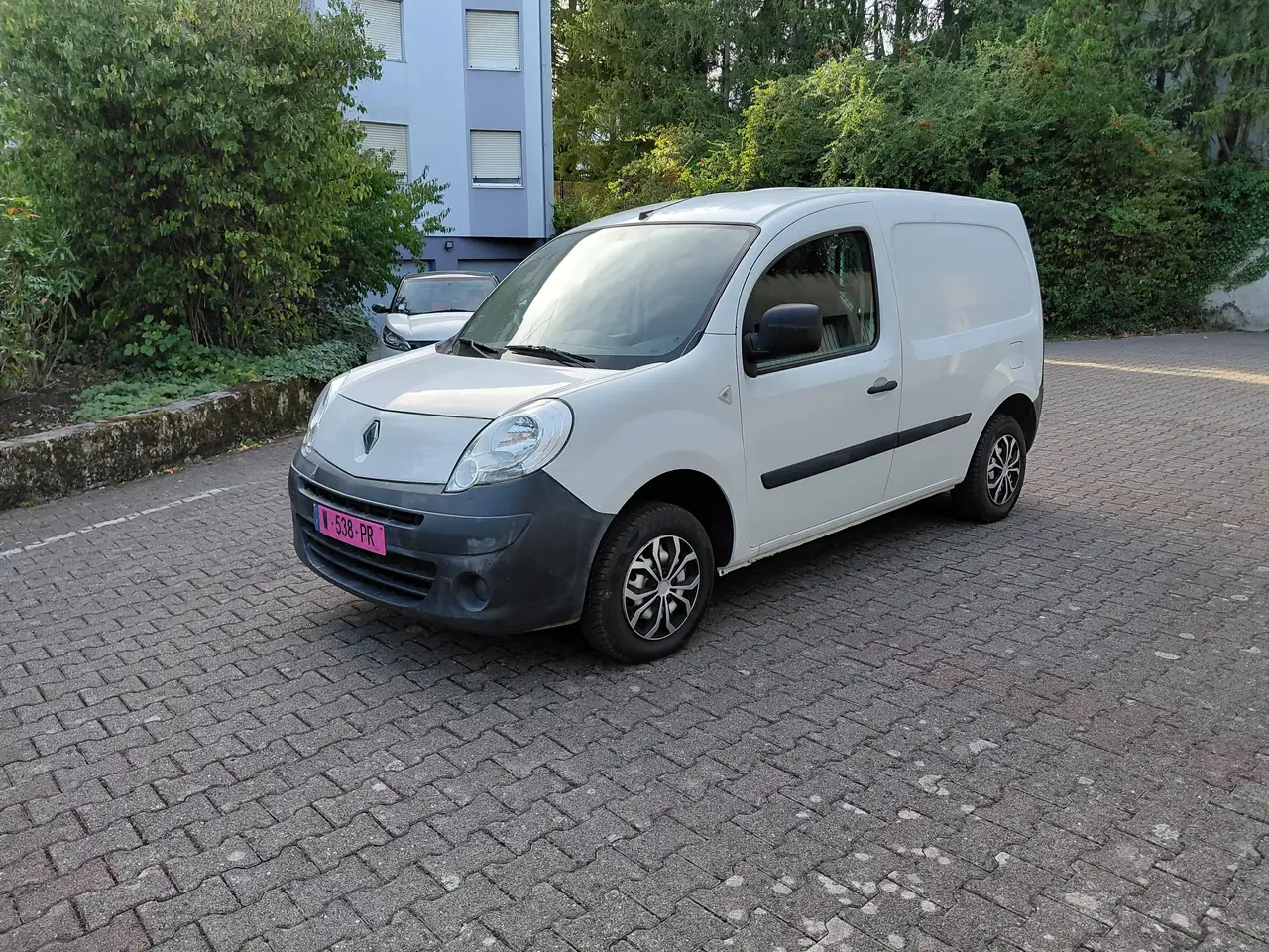 Renault Kangoo — photo 1 of 17