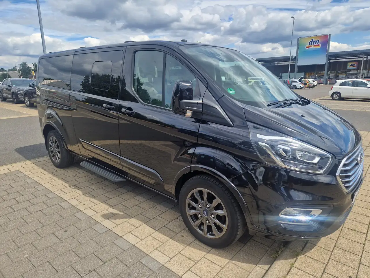 Ford Tourneo Custom 320 L2H1 VA Autm. Titanium X — photo 1 of 15