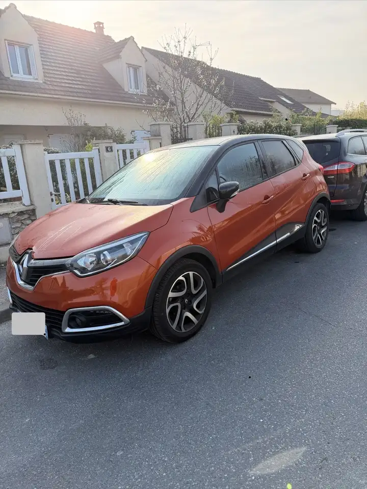 Renault Captur TCe 90 Energy S&S eco2 Intens — photo 1 of 3