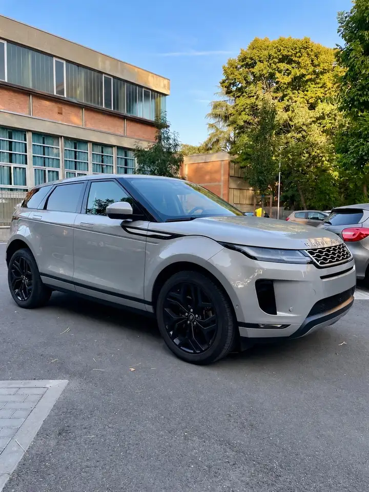 Land Rover Range Rover Evoque 2.0d i4 mhev SE awd 204cv auto APPROVED — photo 1 of 4