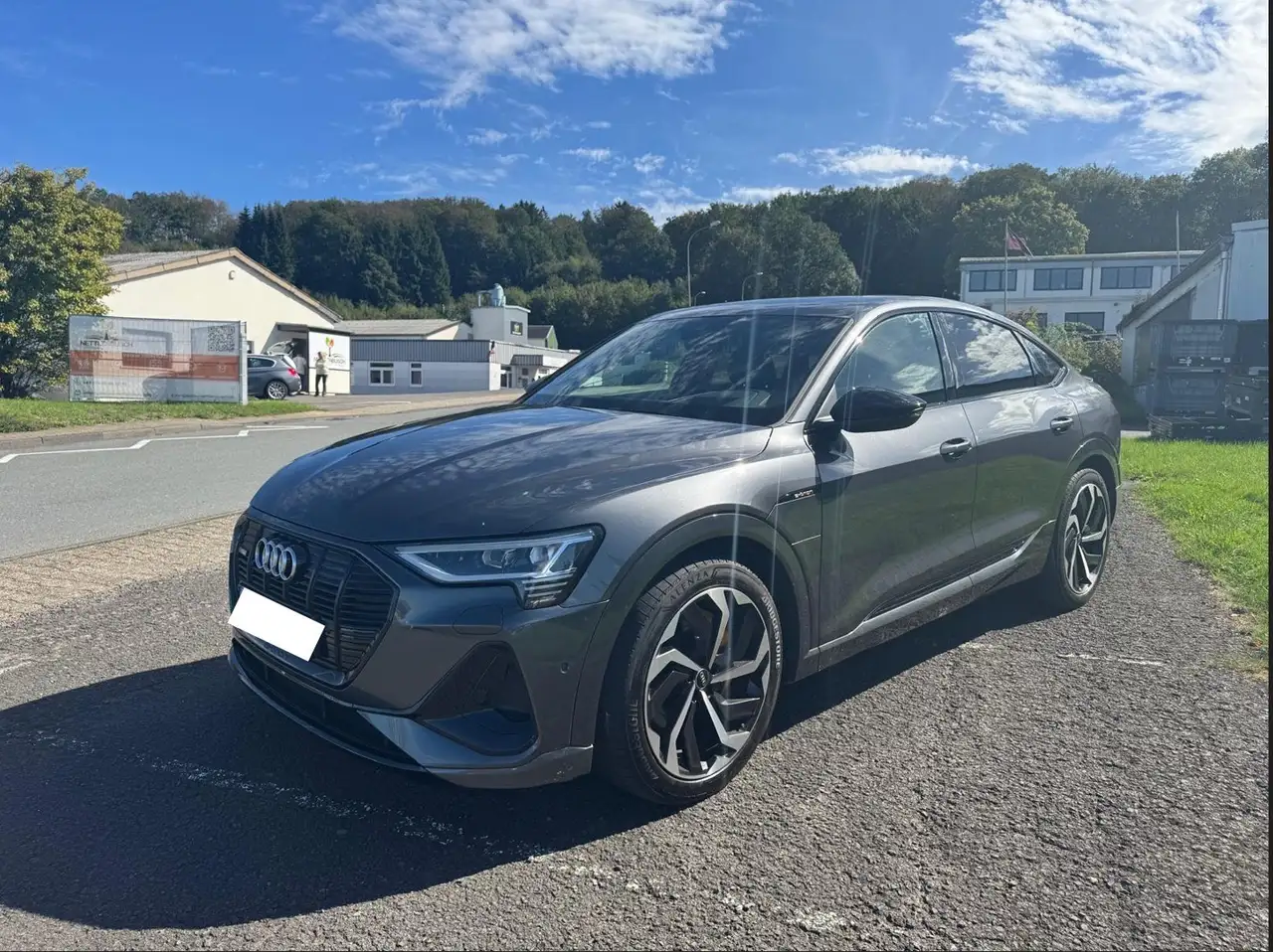 Audi e-tron Sportback 50 quattro S line — photo 1 of 19