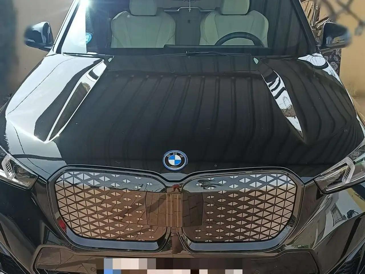 BMW iX1 eDrive20 — photo 1 of 10