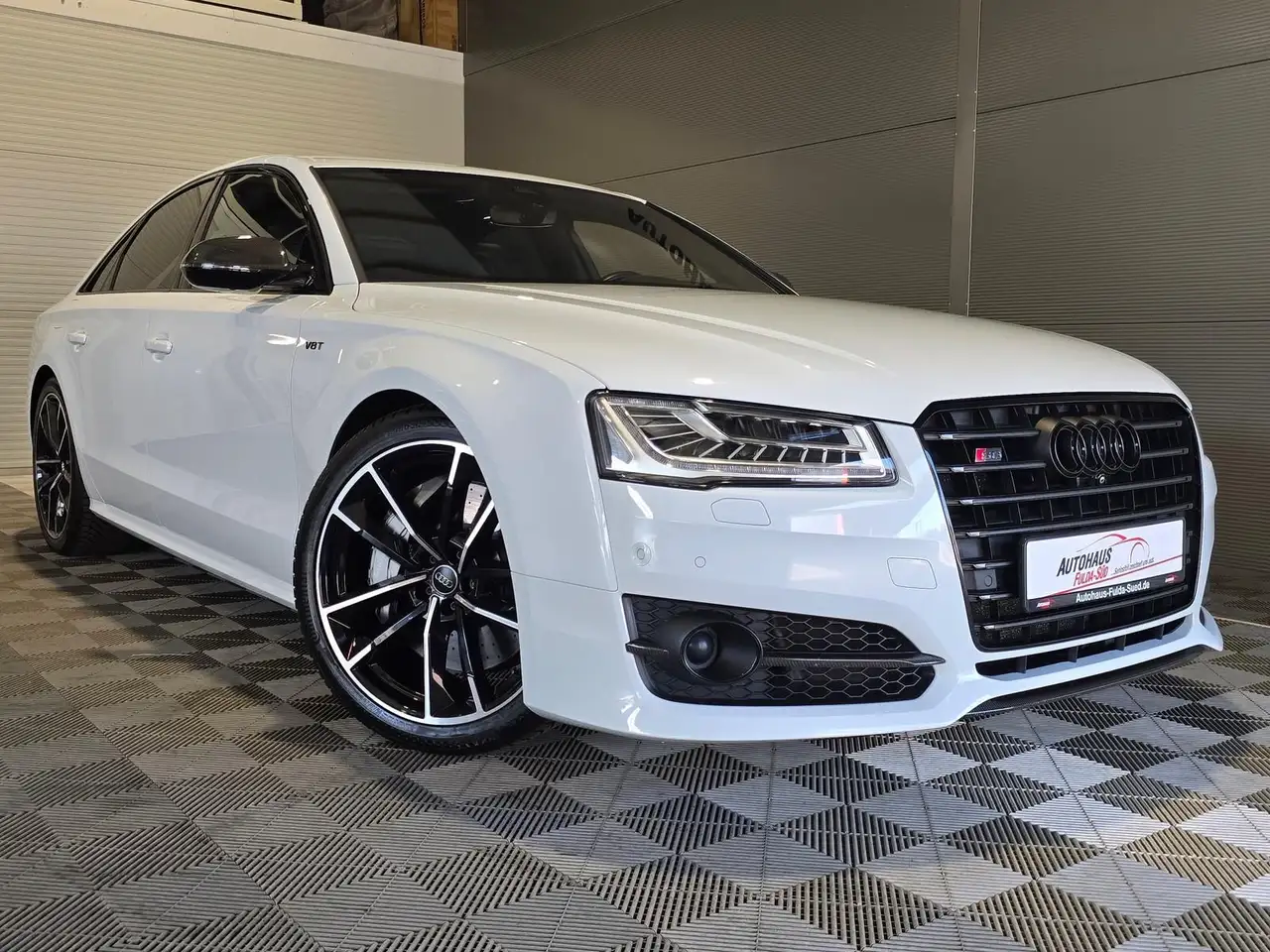 Audi S8 Plus 4.0 V8 TFSI Quattro°HUD°Matrix°Bose°360 — photo 1 of 30