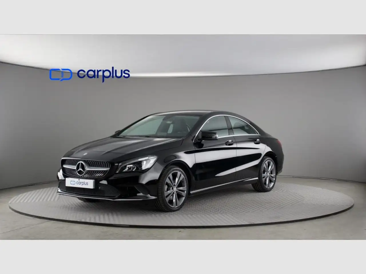 Mercedes-Benz CLA 180 — photo 1 of 40