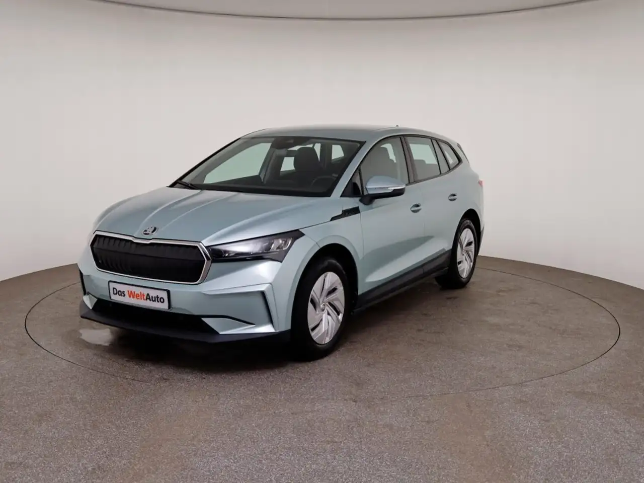 Skoda Enyaq 50 AT — photo 1 of 15