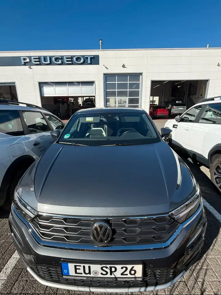 Volkswagen T-Roc Sport — photo 1 of 6