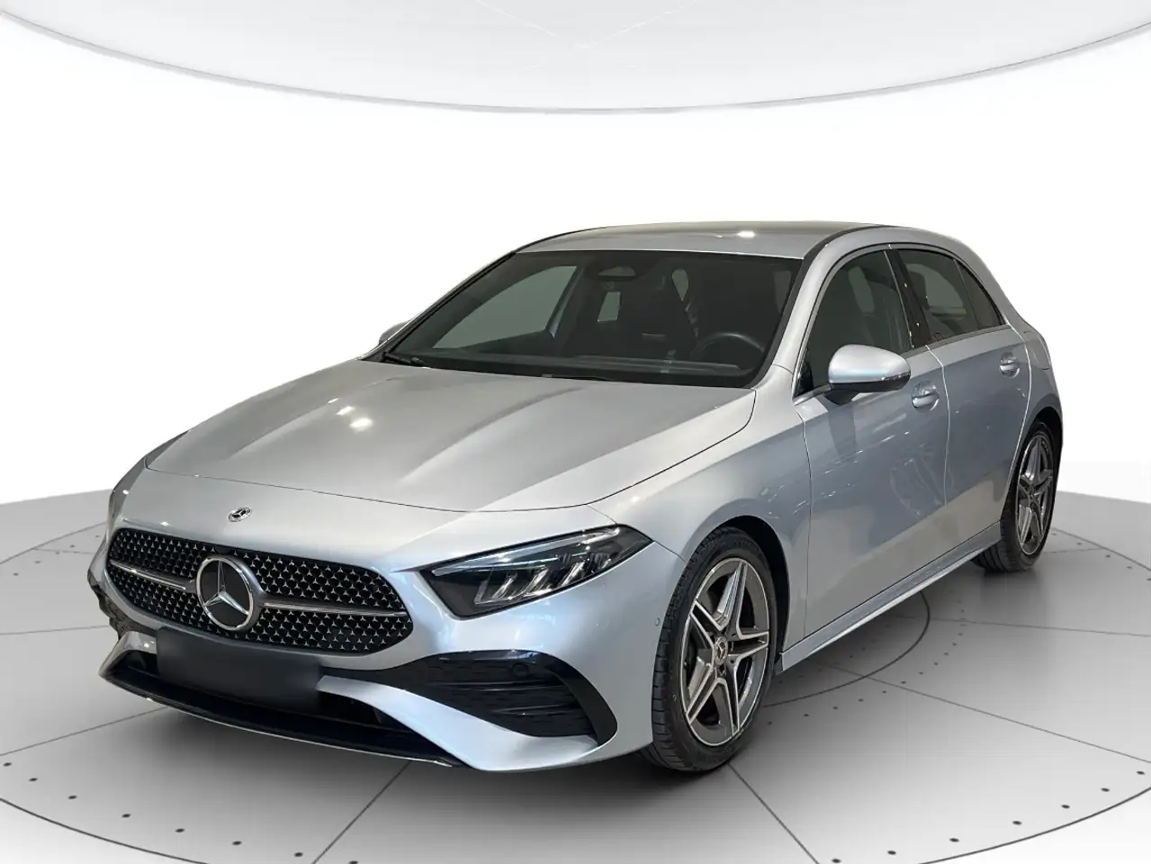 Mercedes-Benz A 180 AMG Line Advanced auto — photo 1 of 15