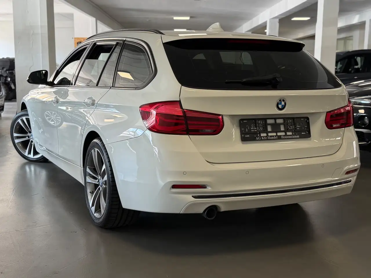 2019 BMW 318 d Sport Line Aut. PANO/HIFI/LED/MULTI, photograph 4