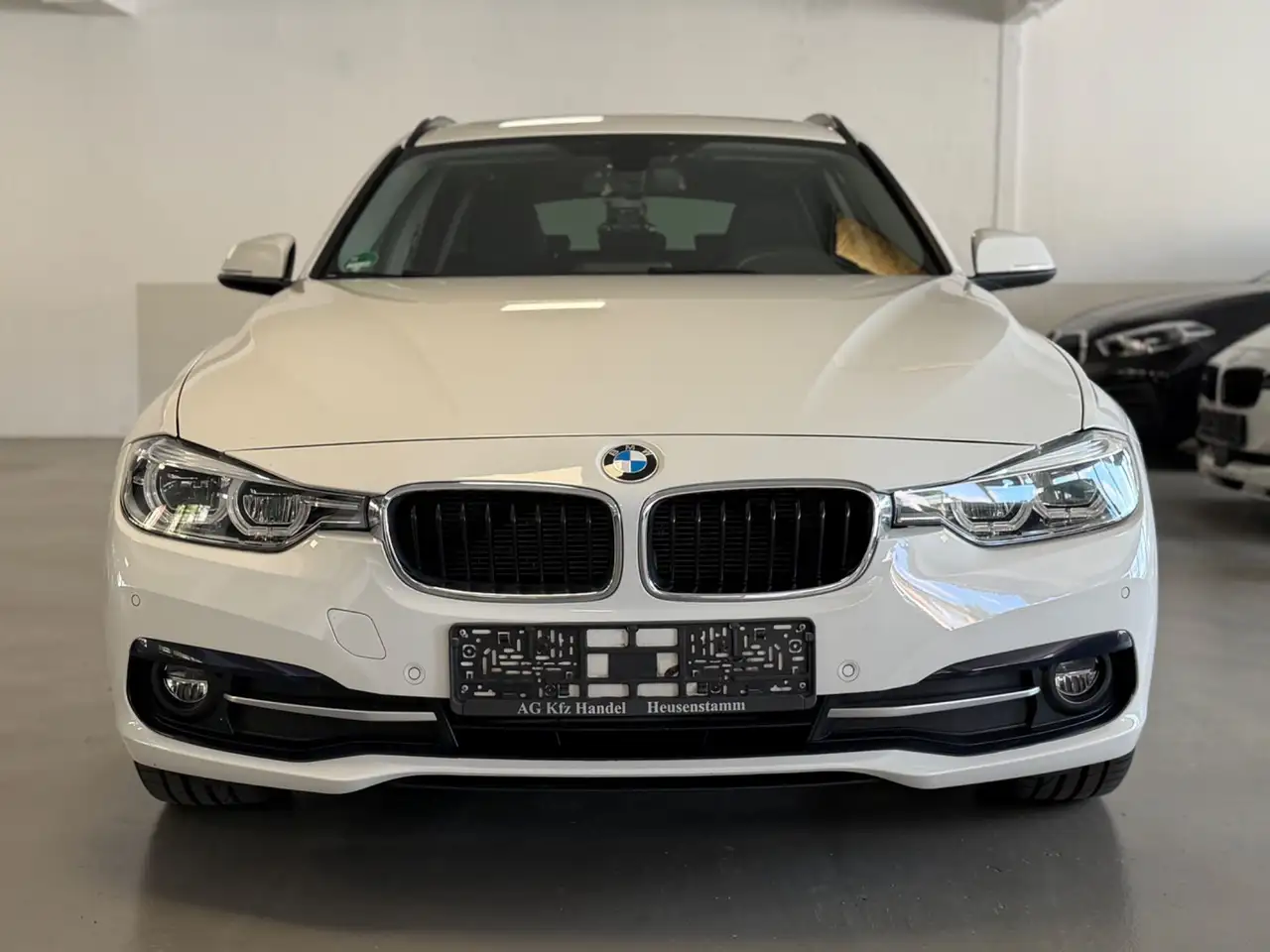 2019 BMW 318 d Sport Line Aut. PANO/HIFI/LED/MULTI, photograph 2