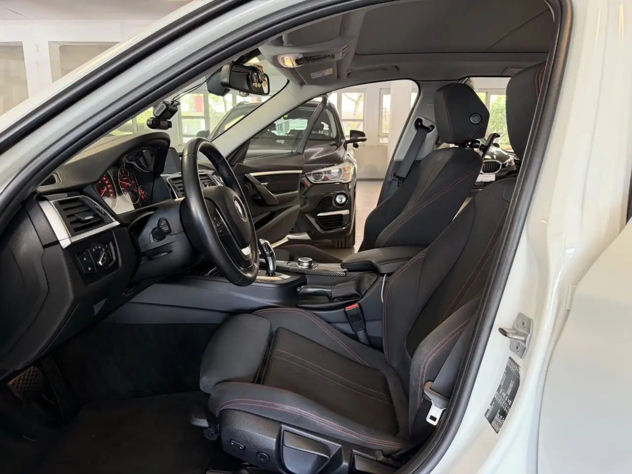 2019 BMW 318 d Sport Line Aut. PANO/HIFI/LED/MULTI, photograph 10