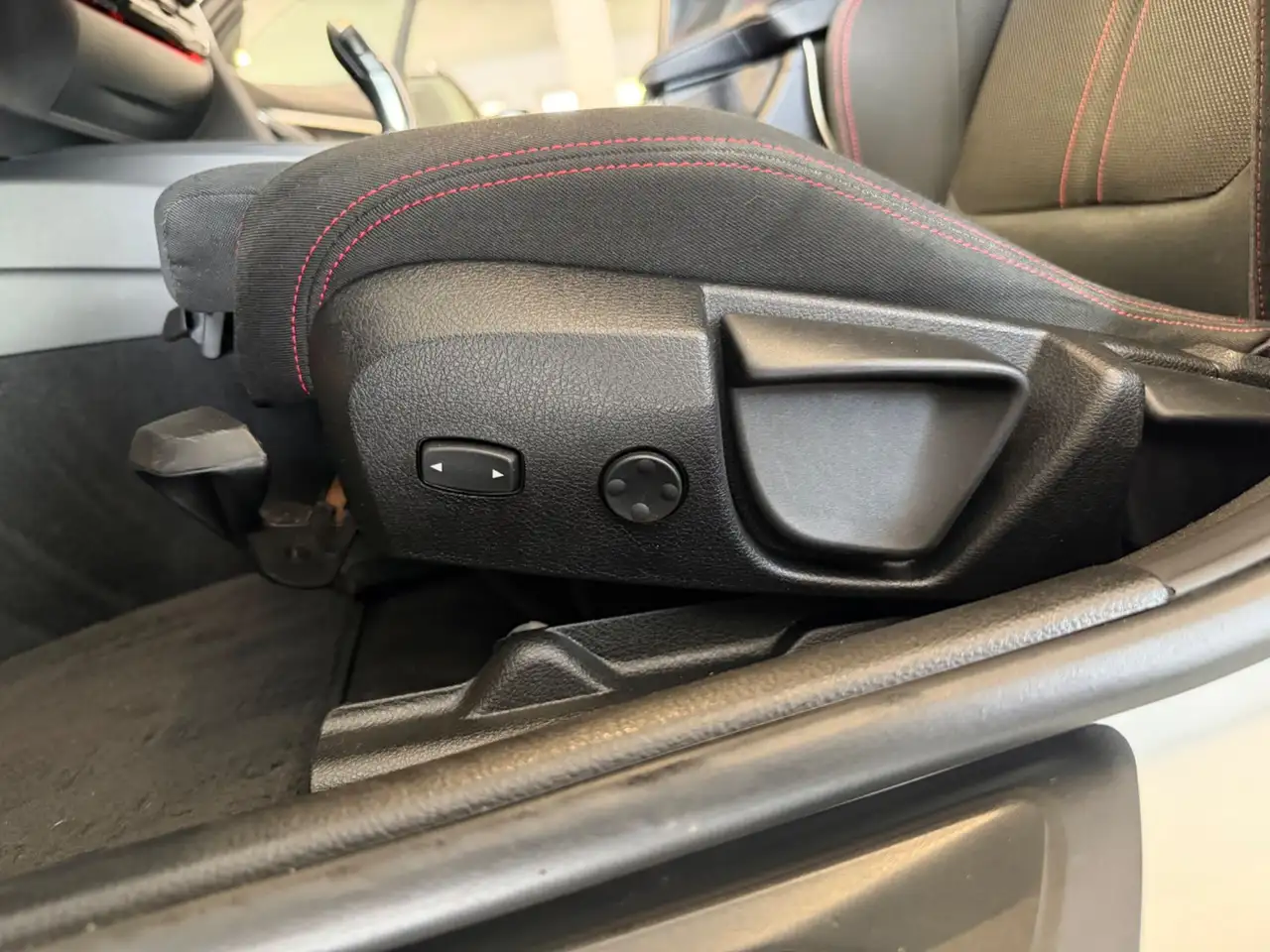 2019 BMW 318 d Sport Line Aut. PANO/HIFI/LED/MULTI, photograph 11
