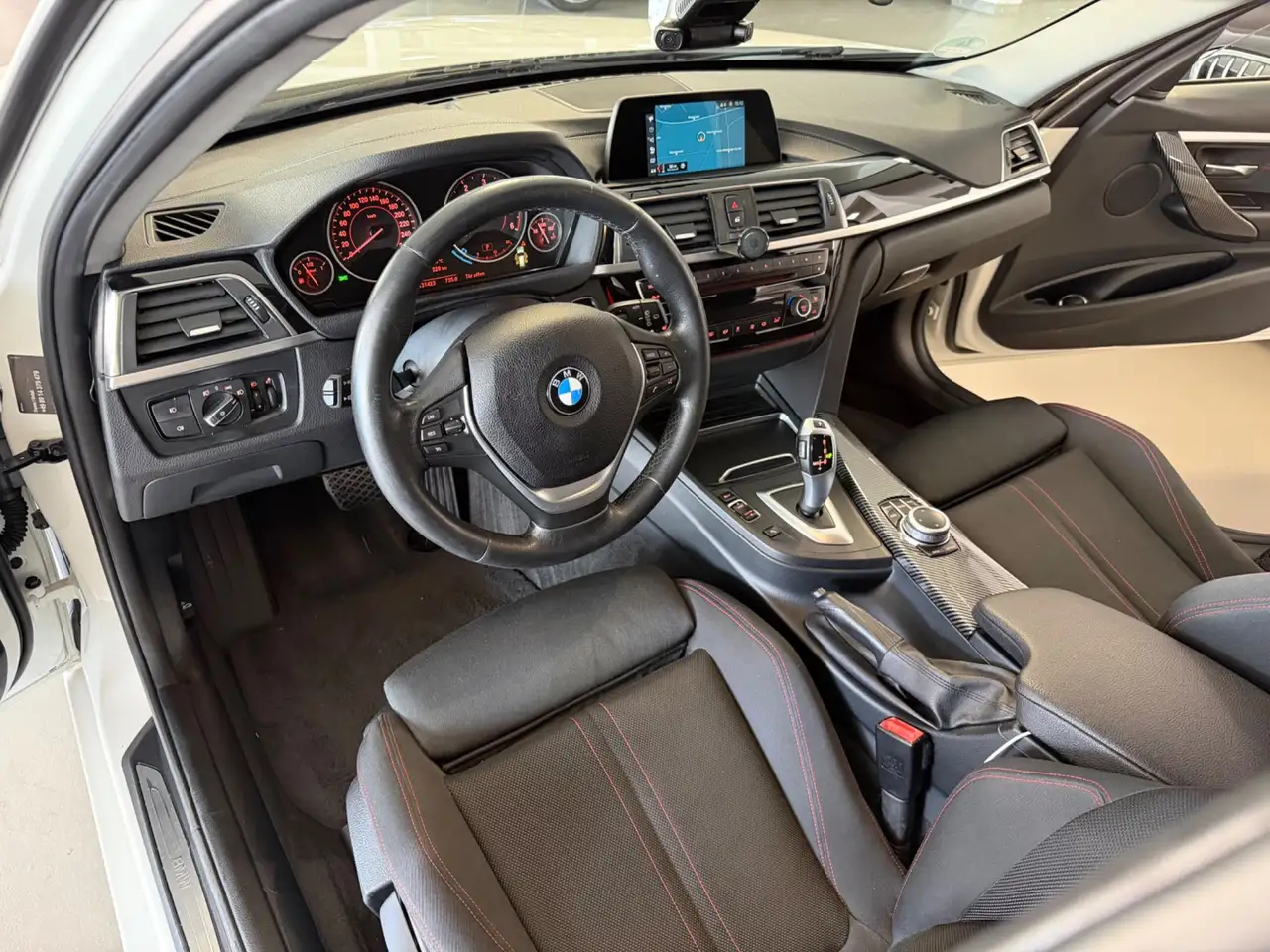2019 BMW 318 d Sport Line Aut. PANO/HIFI/LED/MULTI, photograph 12