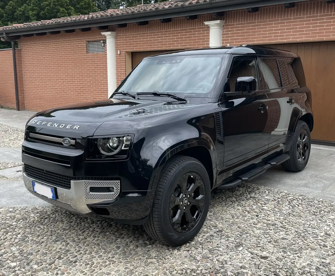 Land Rover Defender 110 3.0d i6 mhev SE awd 200cv auto — photo 1 of 15