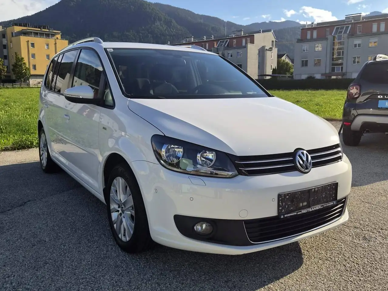 Volkswagen Touran Touran Trendline 1,6 BMT TDI DPF DSG Trendline — photo 1 of 15