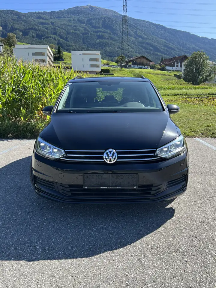 Volkswagen Touran Comfortline 1,6 SCR TDI — photo 1 of 8