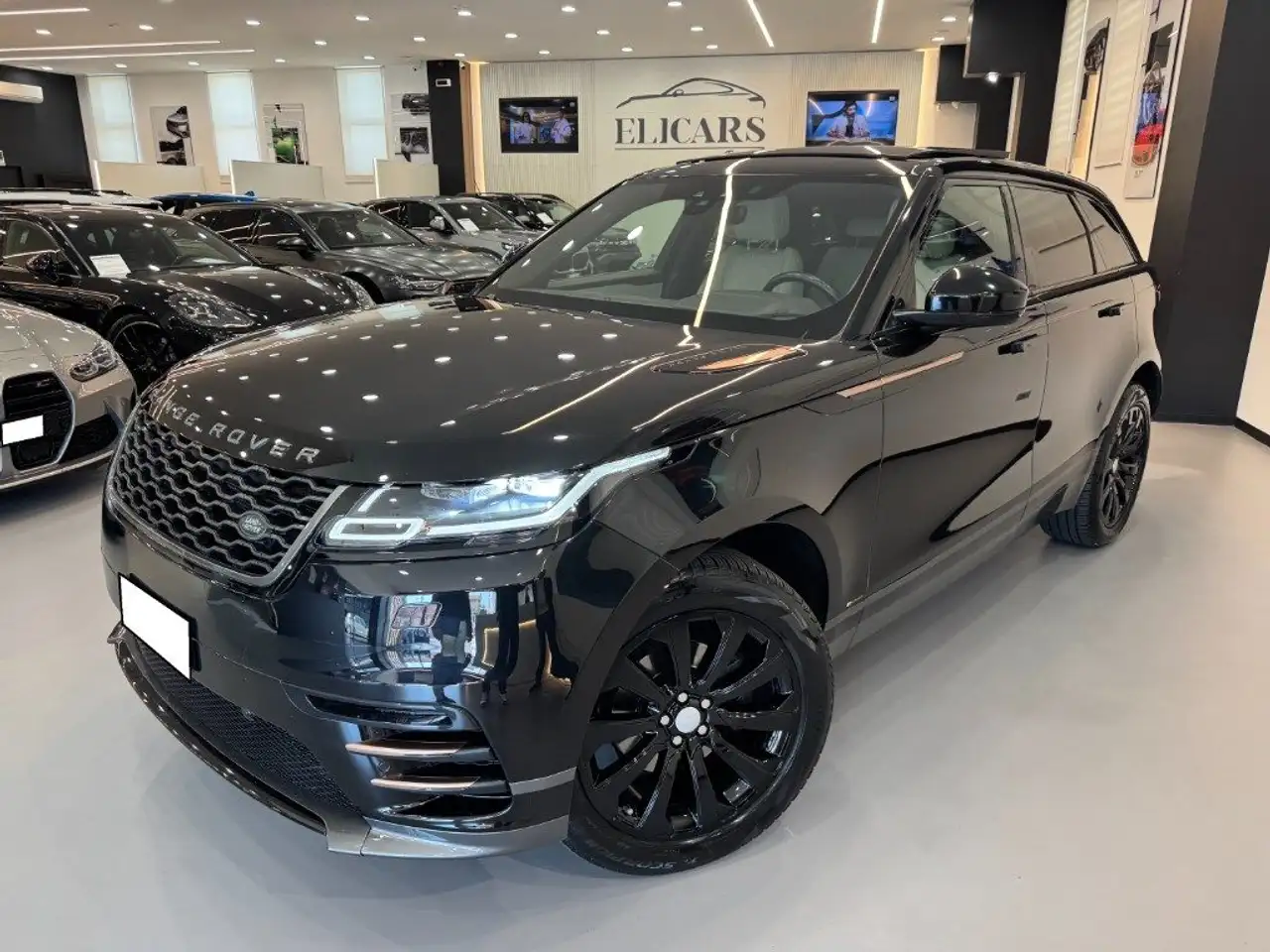 Land Rover Range Rover Velar 2.0D I4 240 CV R-Dynamic — photo 1 of 15