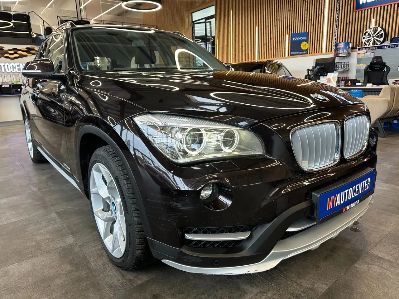 2015 BMW X1 xDrive *PANO*TEMPOMAT*AHK*NAV*PDC*KLIMA*, photograph 3