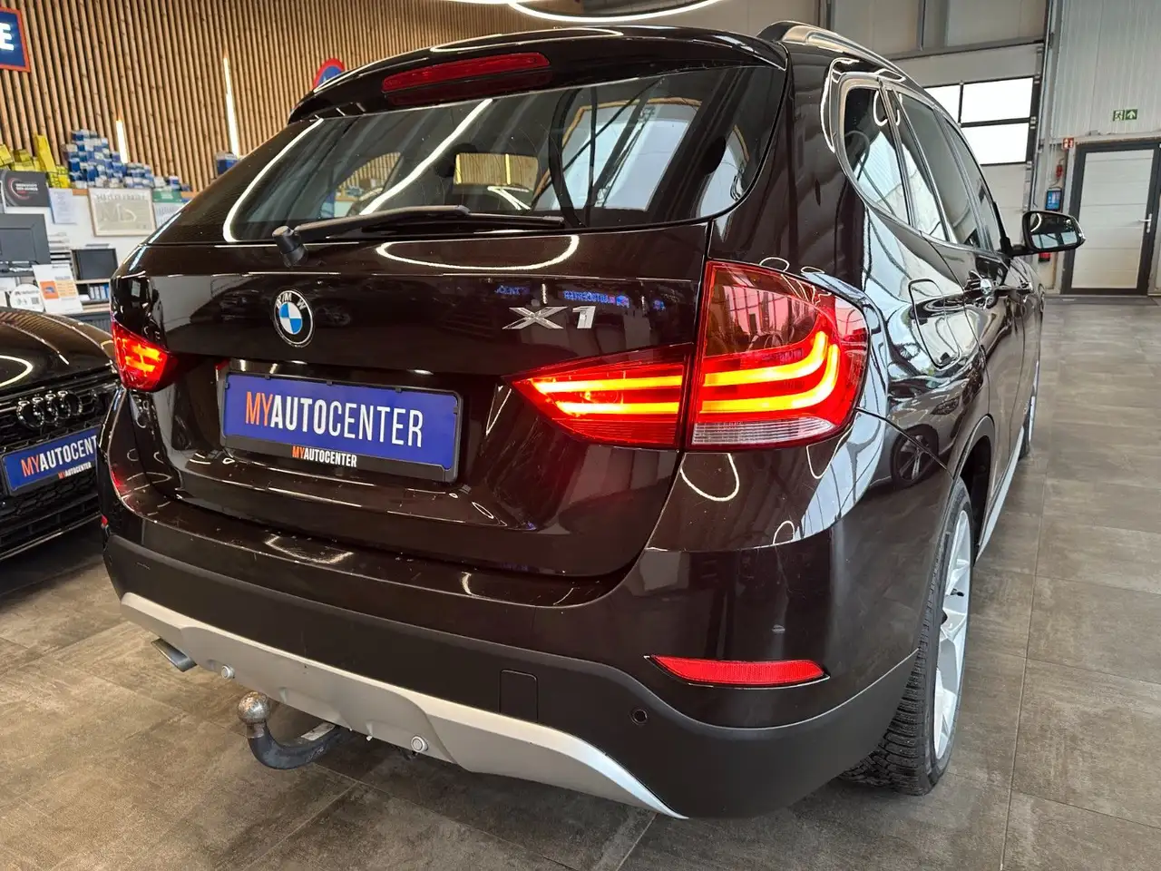 2015 BMW X1 xDrive *PANO*TEMPOMAT*AHK*NAV*PDC*KLIMA*, photograph 2