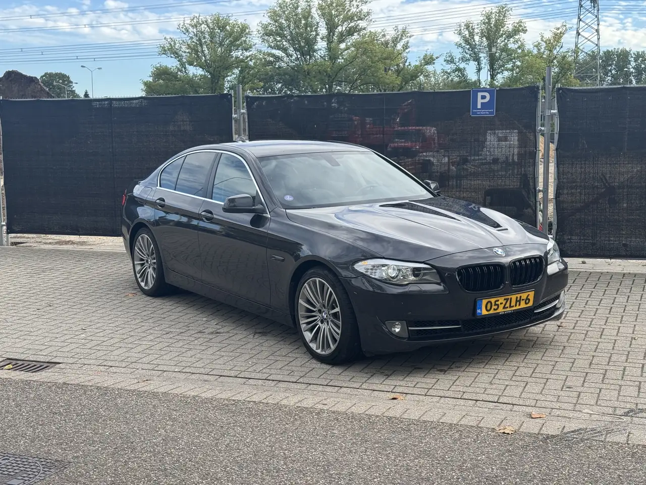 BMW 520 520i High Executive — photo 1 of 18