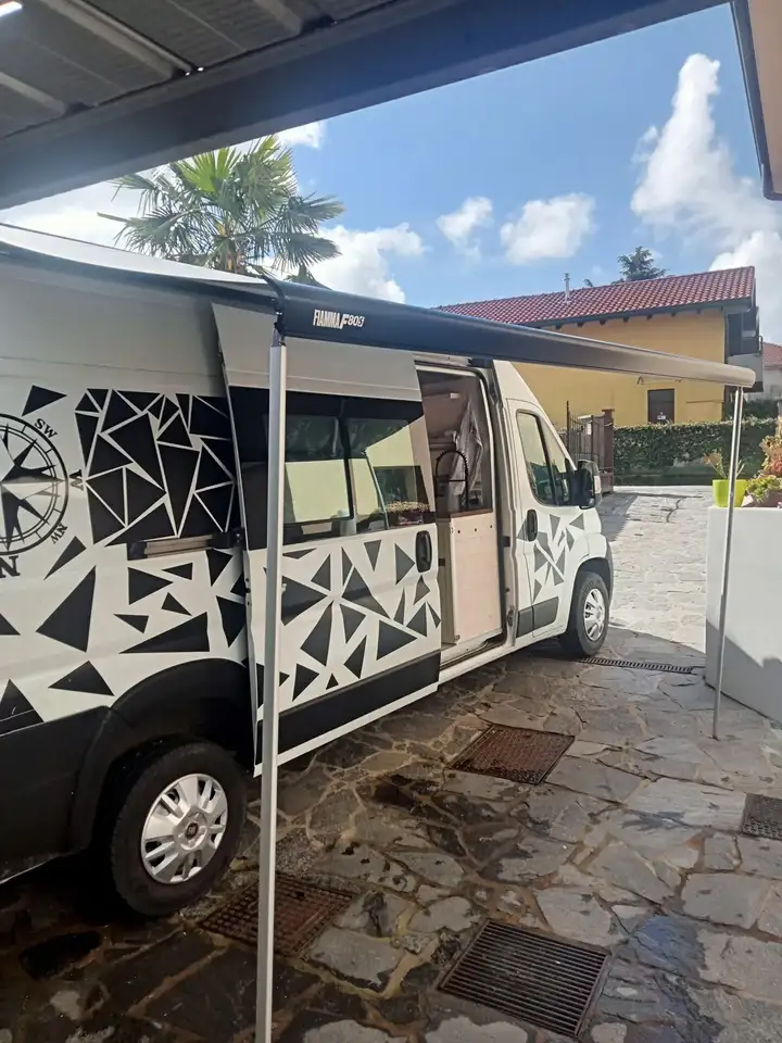 Fiat Ducato Autocaravan — photo 1 of 15